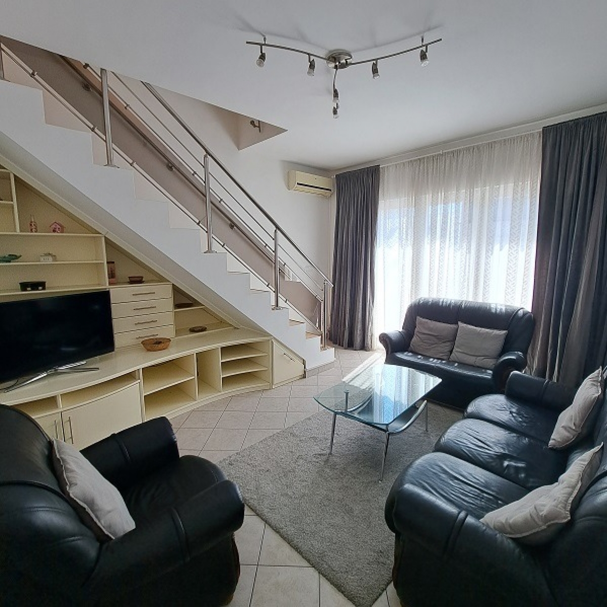 Izdavanje cetvorosoban duplex penthouse  garaza 1
