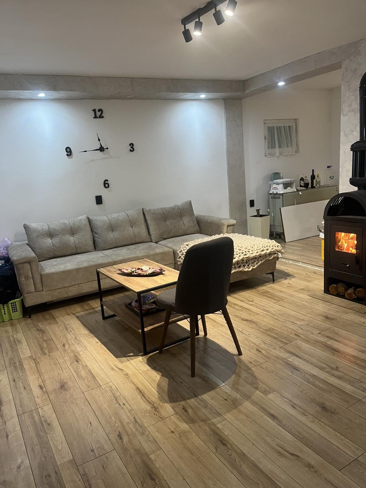 Na prodaju vikend kuca na Banstolu 2