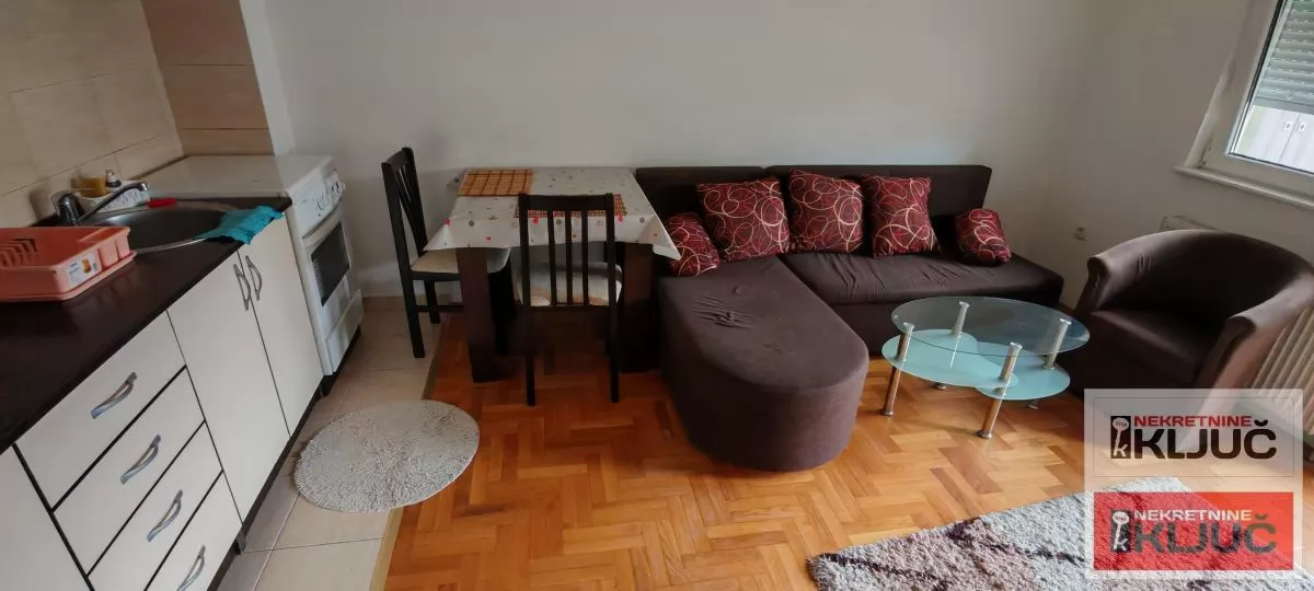 Dobar Jednoiposoban stan na Bulevaru oslobodjenja 2