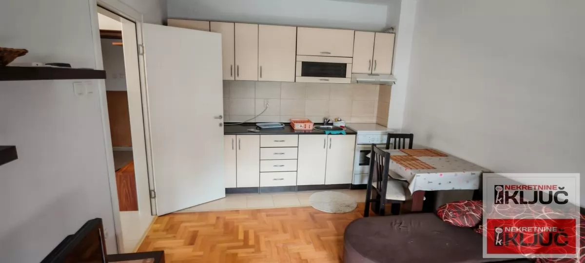 Dobar Jednoiposoban stan na Bulevaru oslobodjenja 3