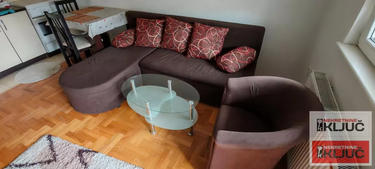 Dobar Jednoiposoban stan na Bulevaru oslobodjenja 4