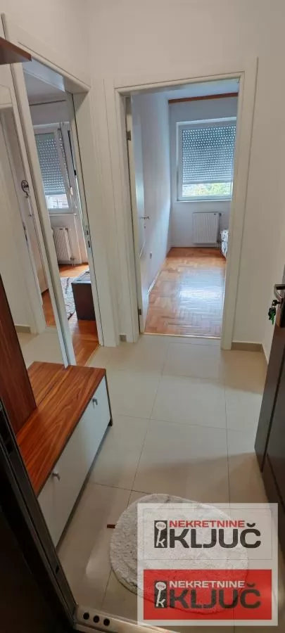 Dobar Jednoiposoban stan na Bulevaru oslobodjenja 8