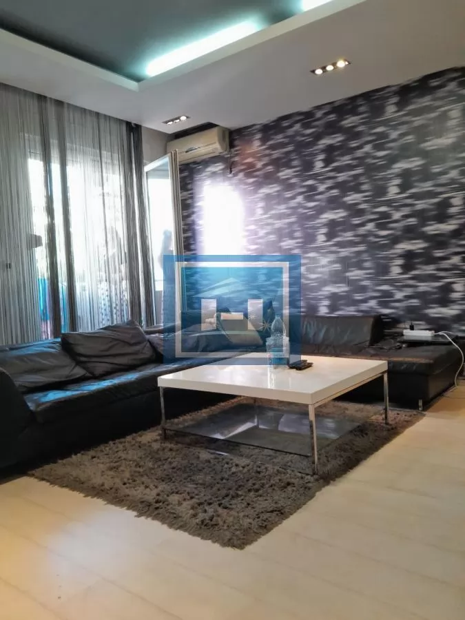 Na prodaju jednoiposoban stan – sam centar Kragujevca, pogled na crkvu! 3