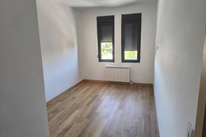 Nov 2 5 stan u centru Surčina  Vojvođanska  58m2 2