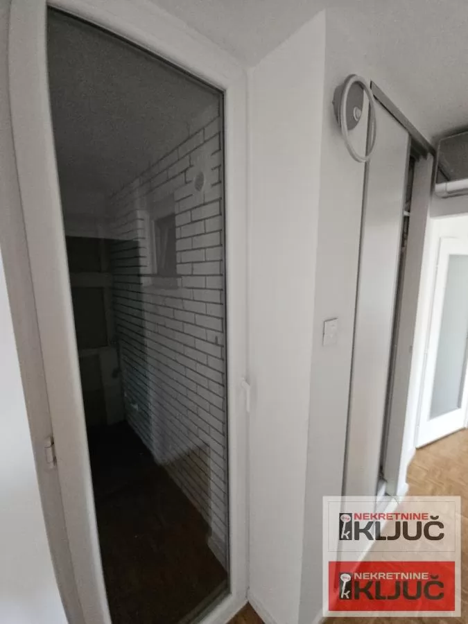 SOCIJALNO, 75m2, Troiposoban, Renoviran 13