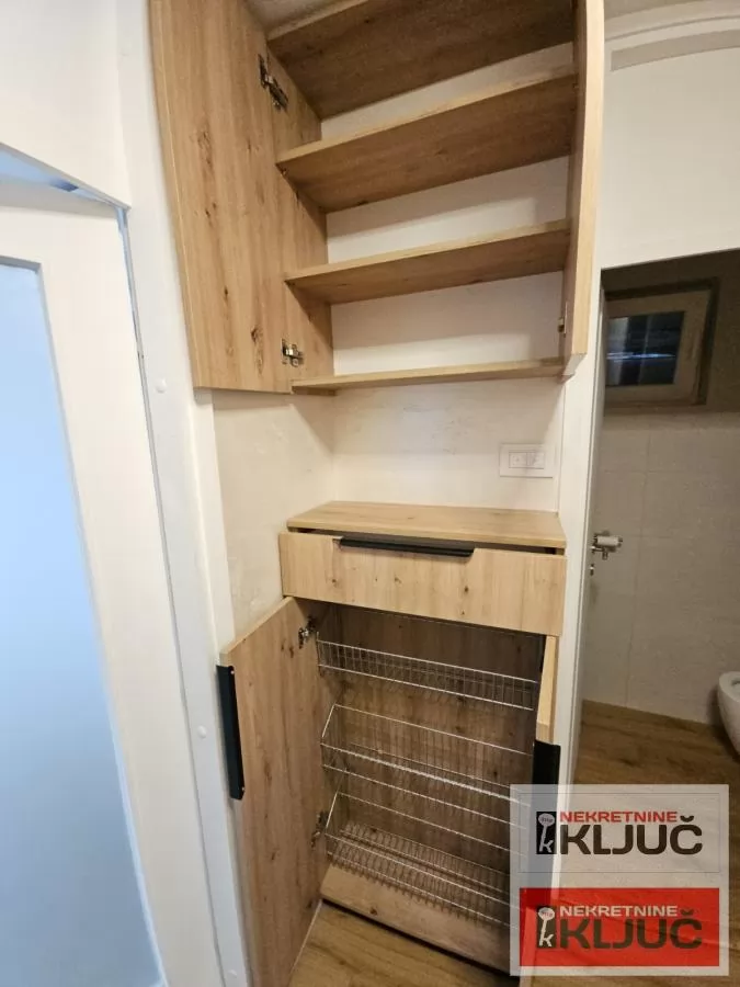 SOCIJALNO, 75m2, Troiposoban, Renoviran 19