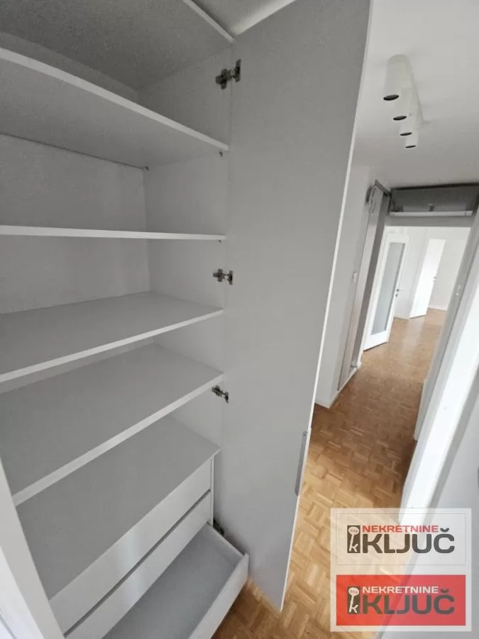 SOCIJALNO, 75m2, Troiposoban, Renoviran 21