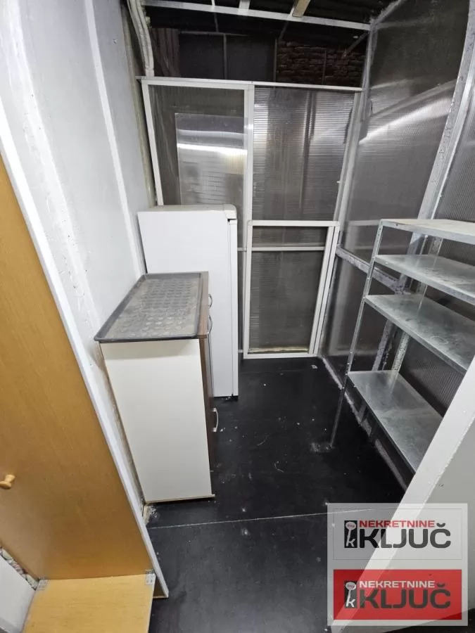 SOCIJALNO, 75m2, Troiposoban, Renoviran 25