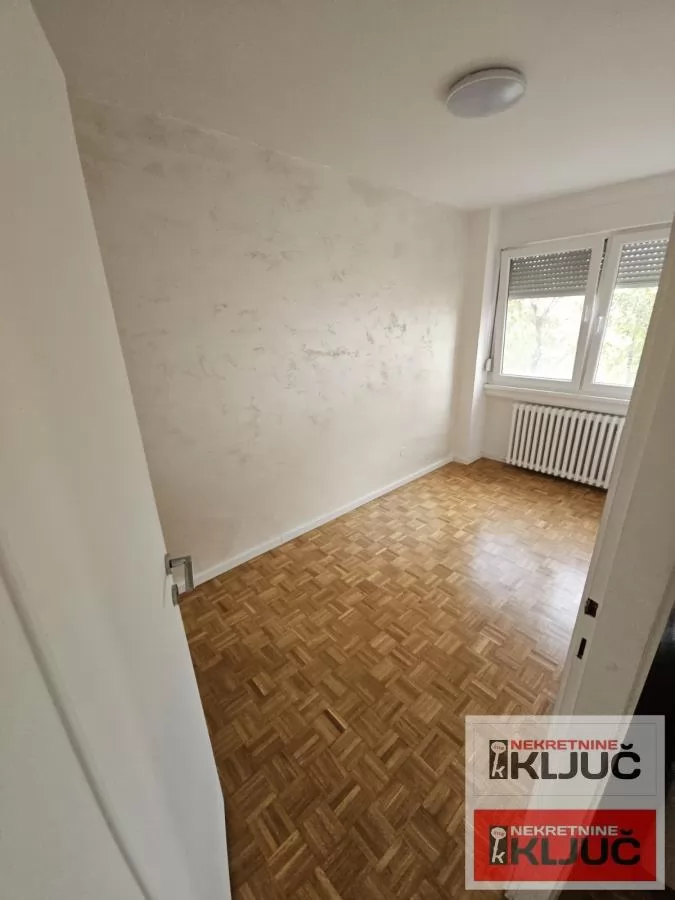 SOCIJALNO, 75m2, Troiposoban, Renoviran 9