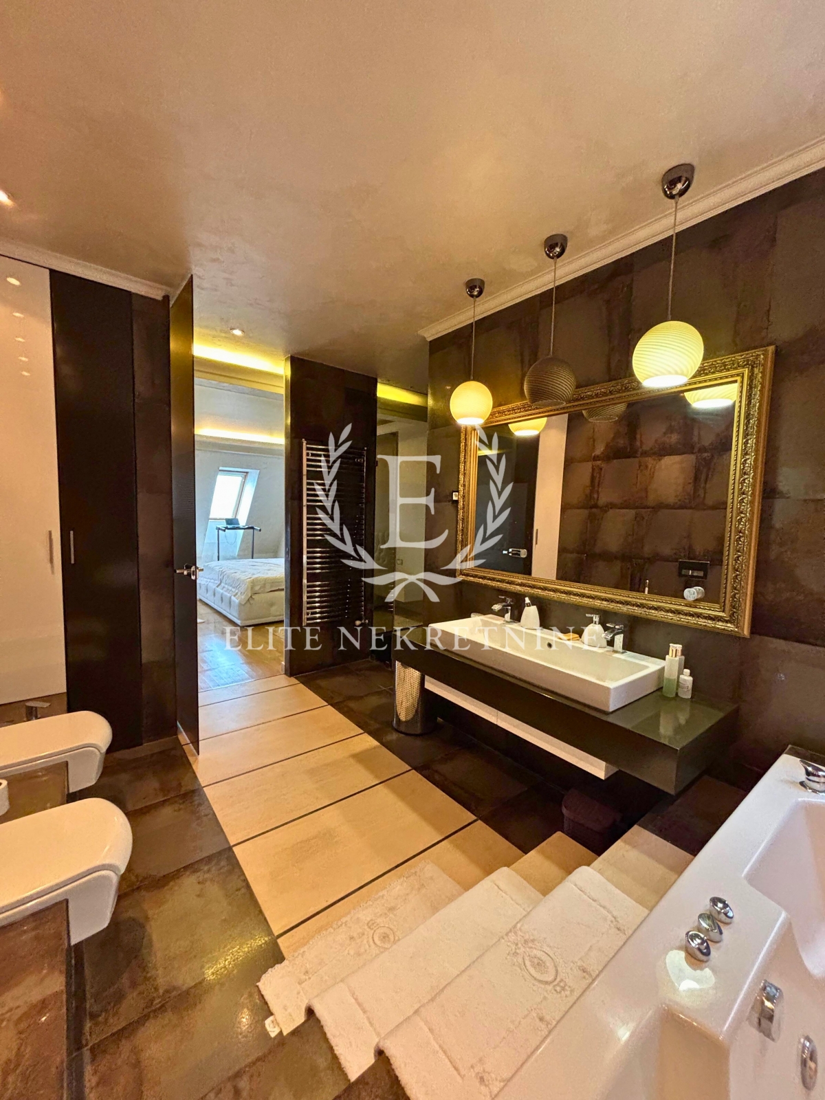 Izdavanje PENTHOUSE Vracar  petosoban duplex  garaza  cena sa troskovima 5