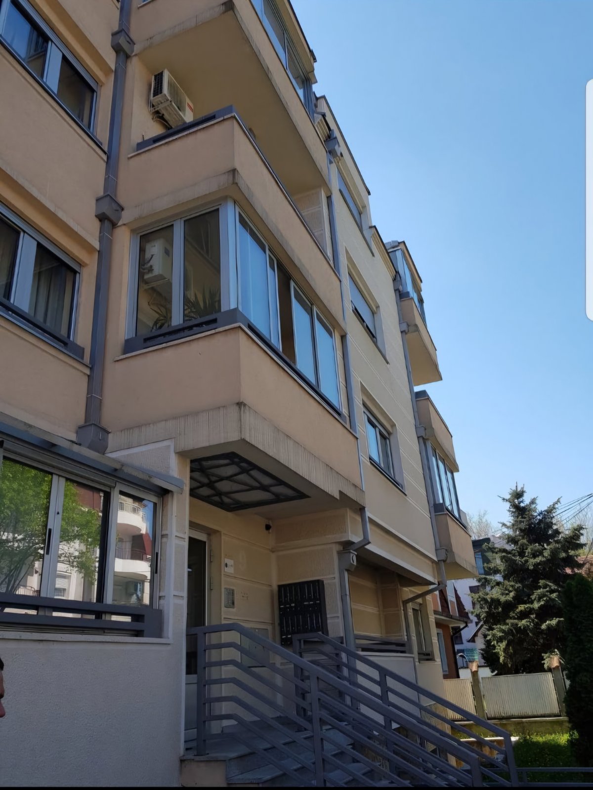 Prodajem ili izdajem LUX stan Beograd Vozdovac 5