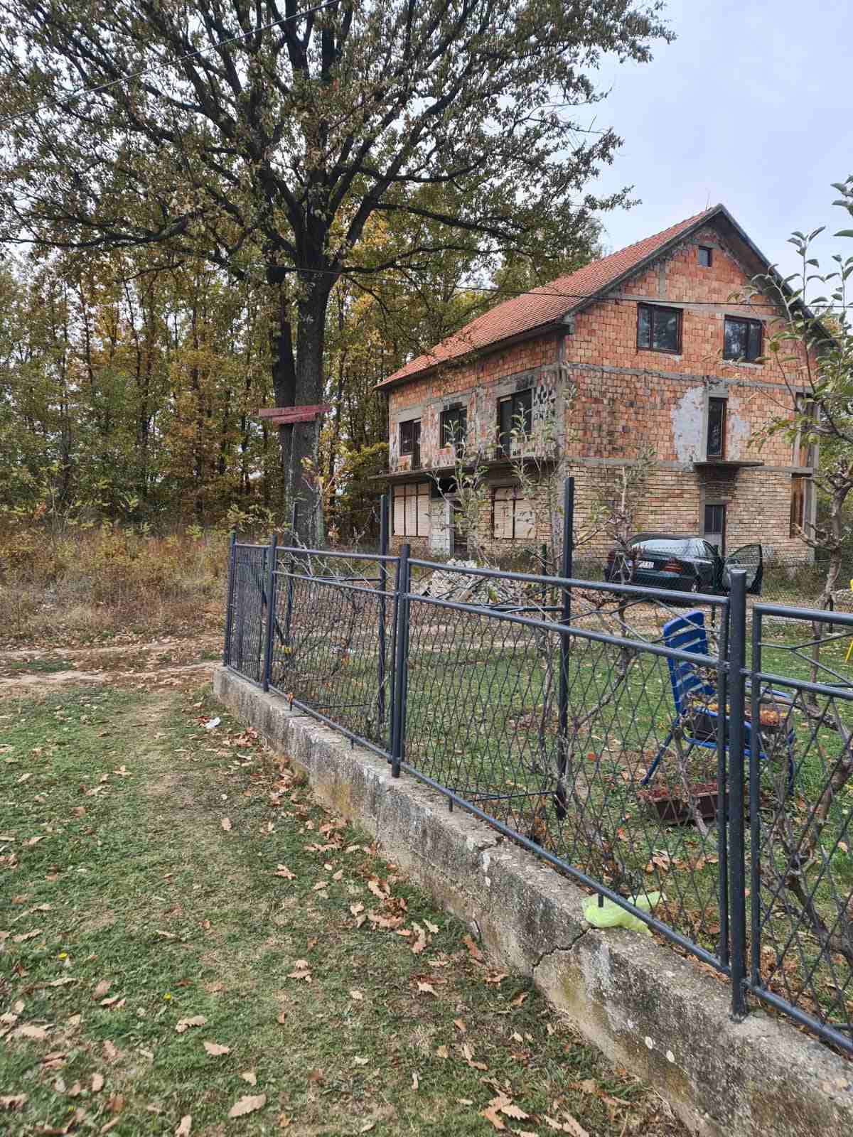 Prodajem stambeno poslovni objekat u Vranicu 5