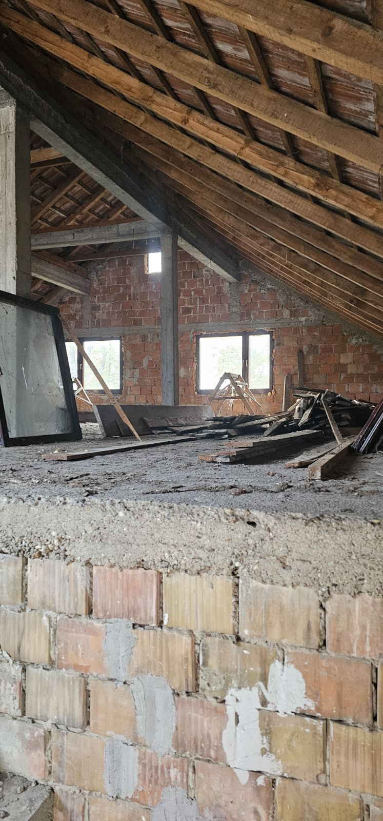 Prodajem stambeno poslovni objekat u Vranicu 4