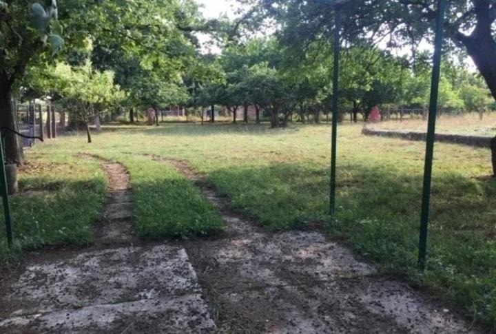 Prodajem kucu sa velikim placem Obrež 2