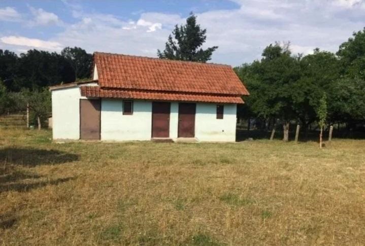 Prodajem kucu sa velikim placem Obrež 3