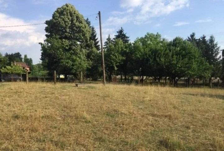 Prodajem kucu sa velikim placem Obrež 4