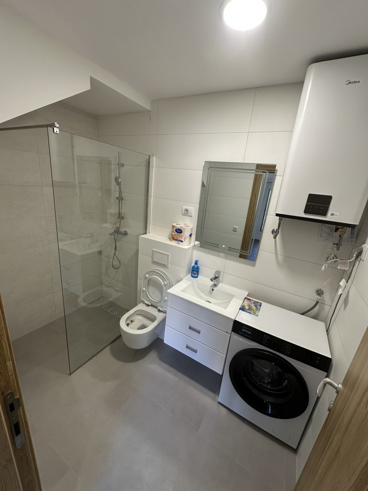 Prodajem nov uknjizen stan na Novoj Detelinari 3