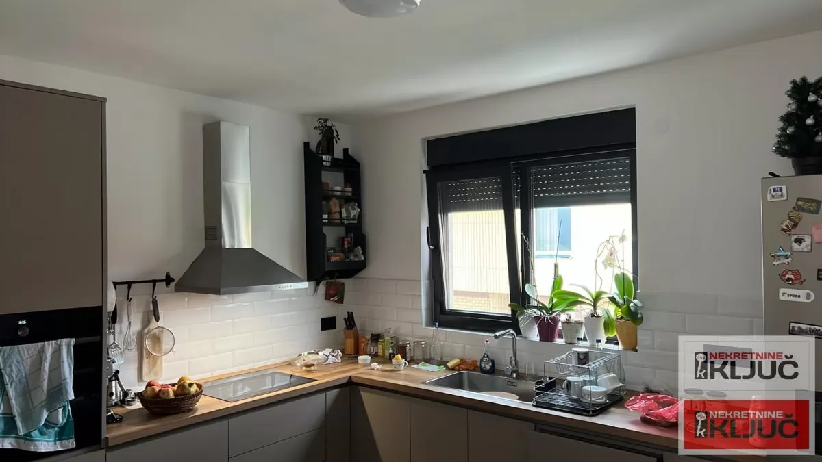 SREMSKA KAMENICA, 77m2, Novogradnja, Trosoban sa 2 natkrivena parking mesta 3