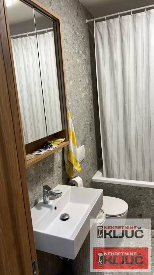 SREMSKA KAMENICA, 77m2, Novogradnja, Trosoban sa 2 natkrivena parking mesta 7