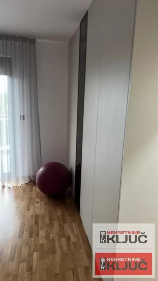 SREMSKA KAMENICA, 77m2, Novogradnja, Trosoban sa 2 natkrivena parking mesta 8