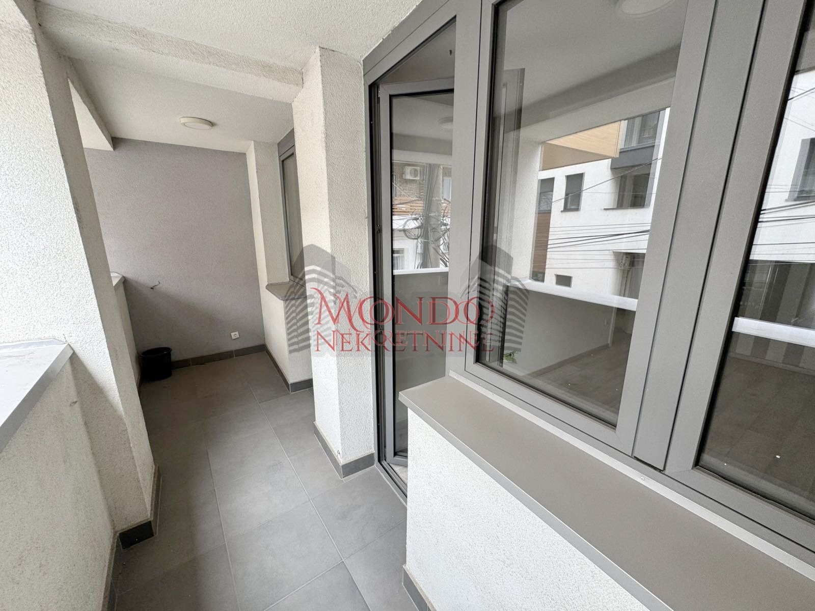 Duplex cetvorosoban stan kod Doma zdravlja u novoj zgradi sa garazom 18