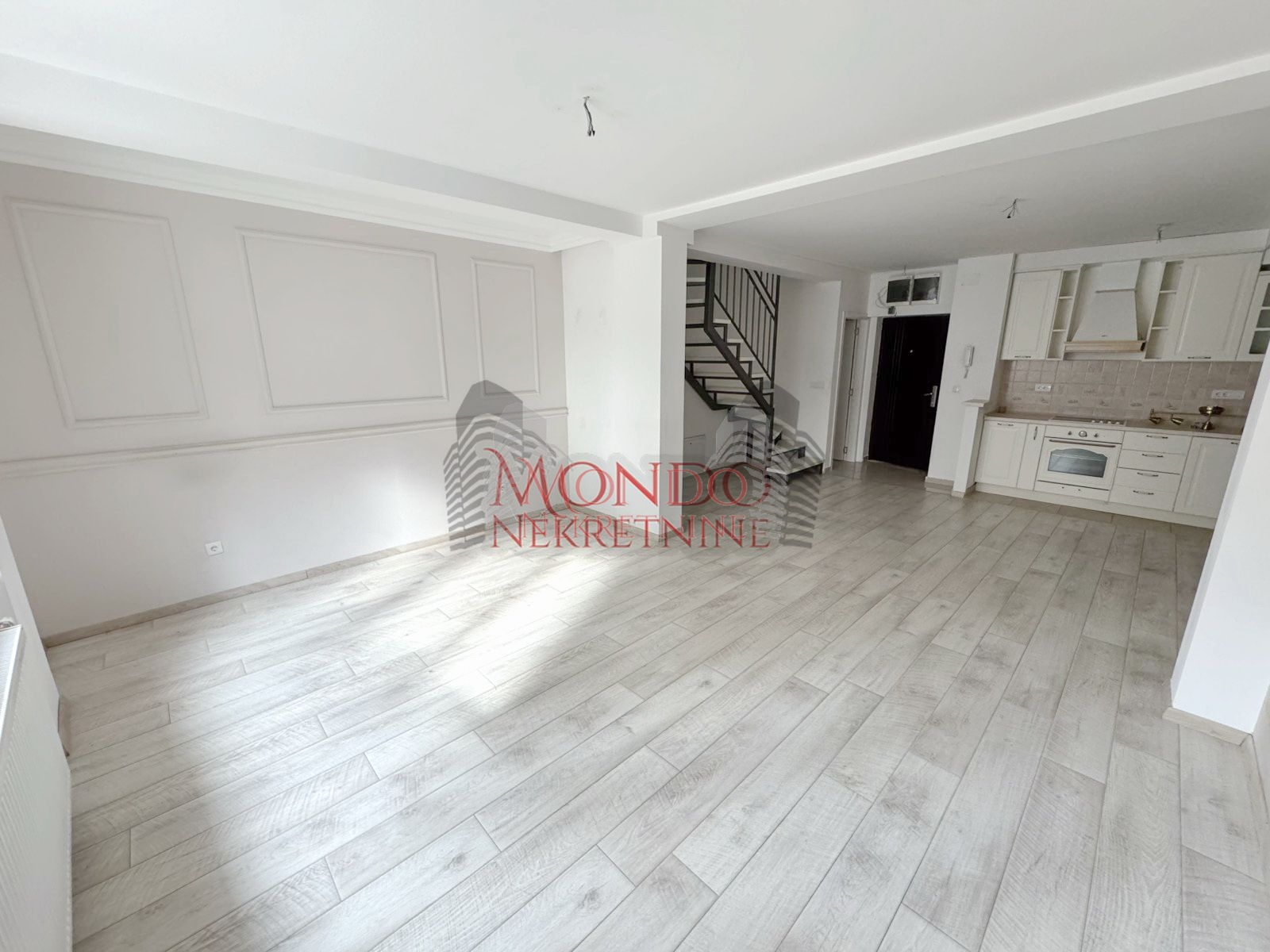 Duplex cetvorosoban stan kod Doma zdravlja u novoj zgradi sa garazom 1