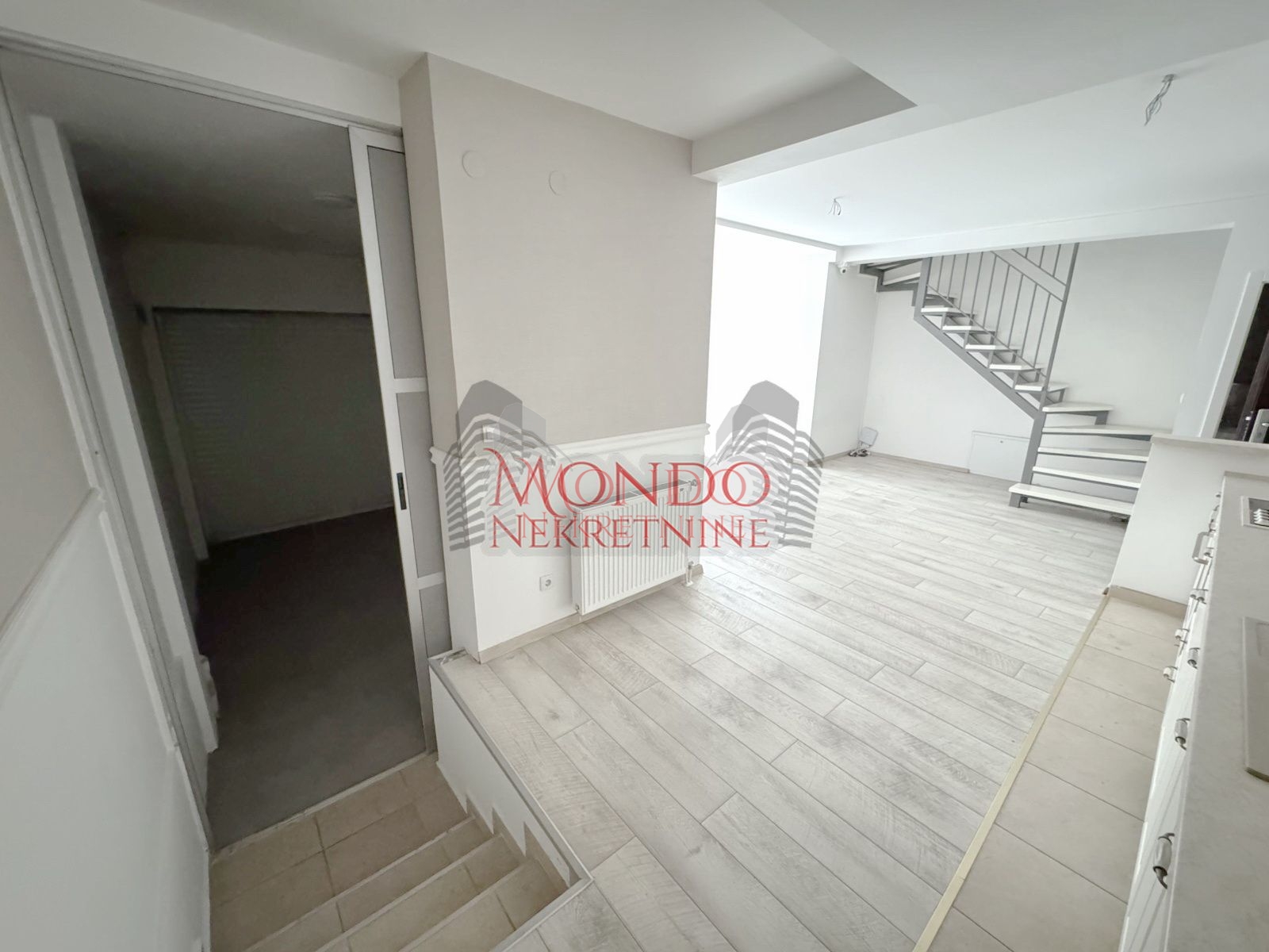 Duplex cetvorosoban stan kod Doma zdravlja u novoj zgradi sa garazom 5