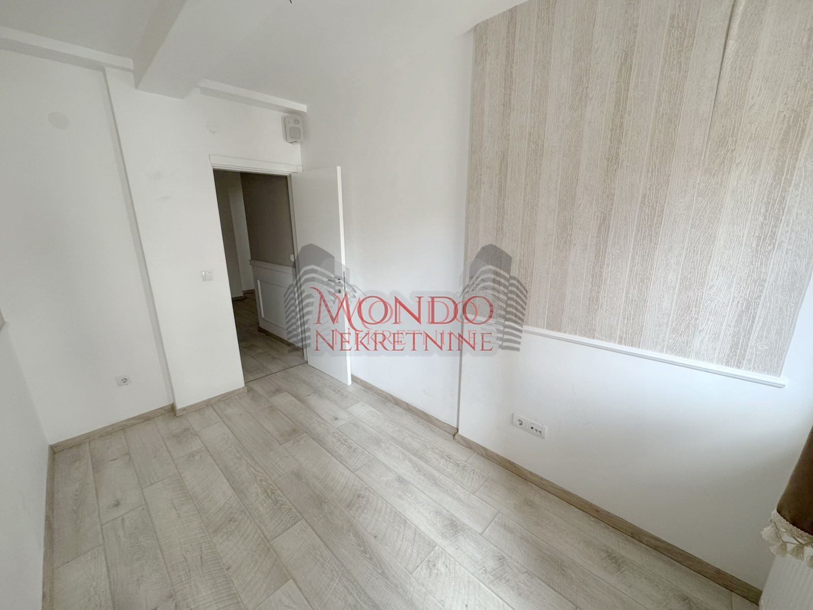 Duplex cetvorosoban stan kod Doma zdravlja u novoj zgradi sa garazom 15