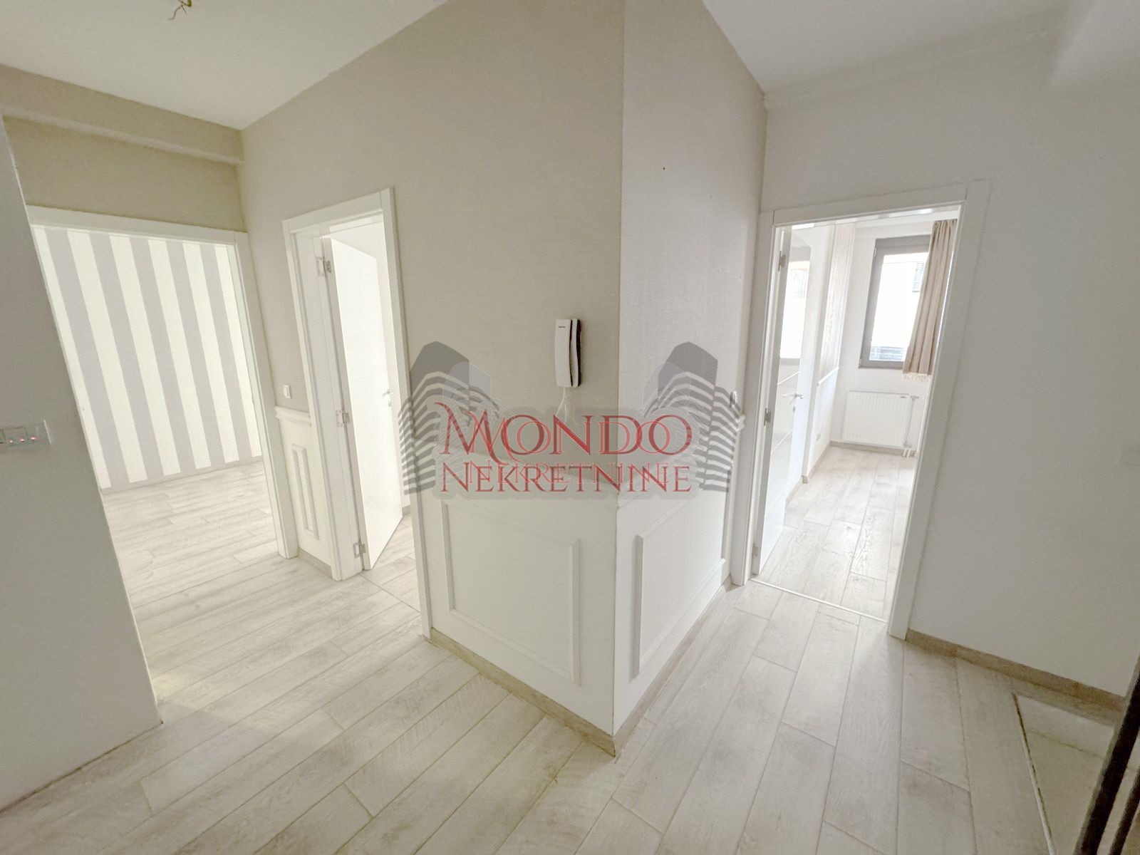 Duplex cetvorosoban stan kod Doma zdravlja u novoj zgradi sa garazom 9