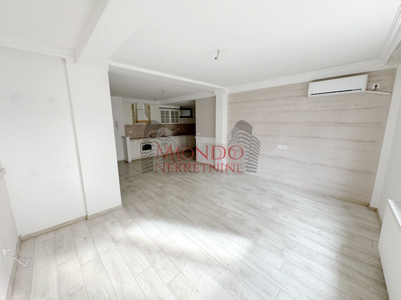 Duplex cetvorosoban stan kod Doma zdravlja u novoj zgradi sa garazom 2