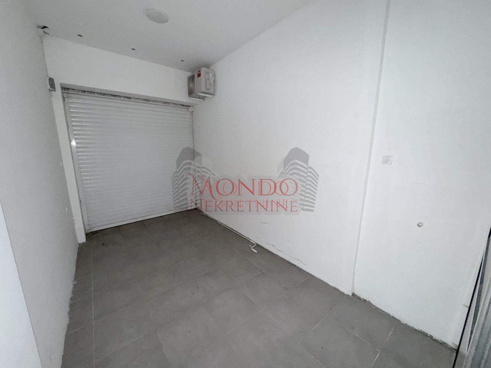 Duplex cetvorosoban stan kod Doma zdravlja u novoj zgradi sa garazom 19