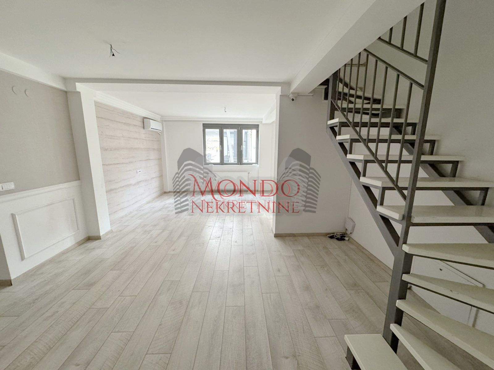 Duplex cetvorosoban stan kod Doma zdravlja u novoj zgradi sa garazom 6