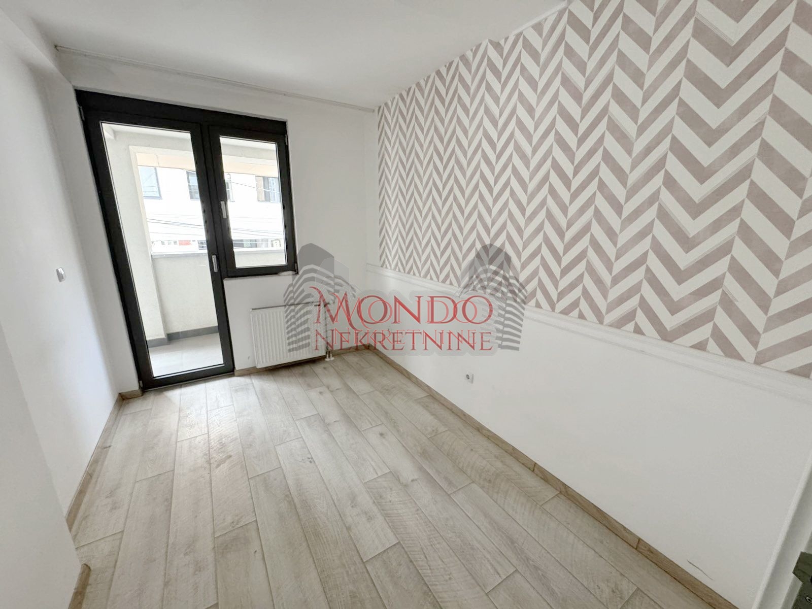 Duplex cetvorosoban stan kod Doma zdravlja u novoj zgradi sa garazom 12