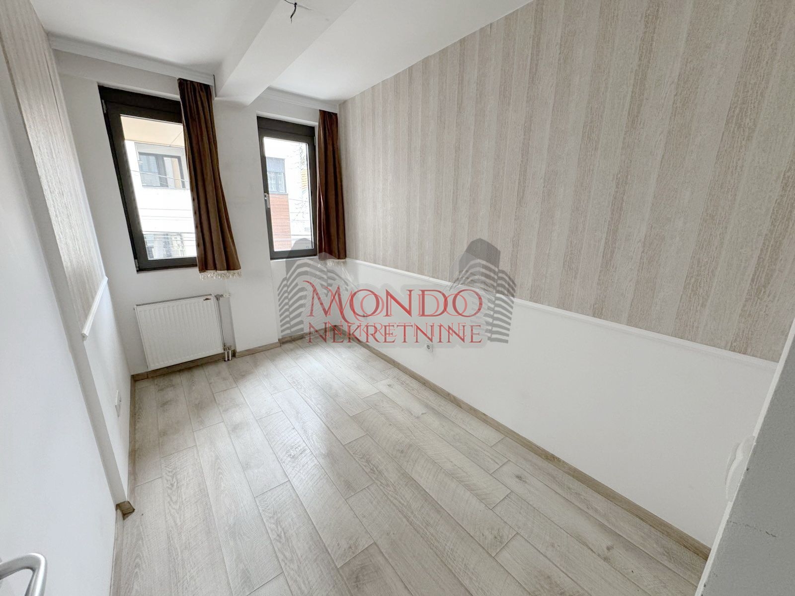 Duplex cetvorosoban stan kod Doma zdravlja u novoj zgradi sa garazom 14