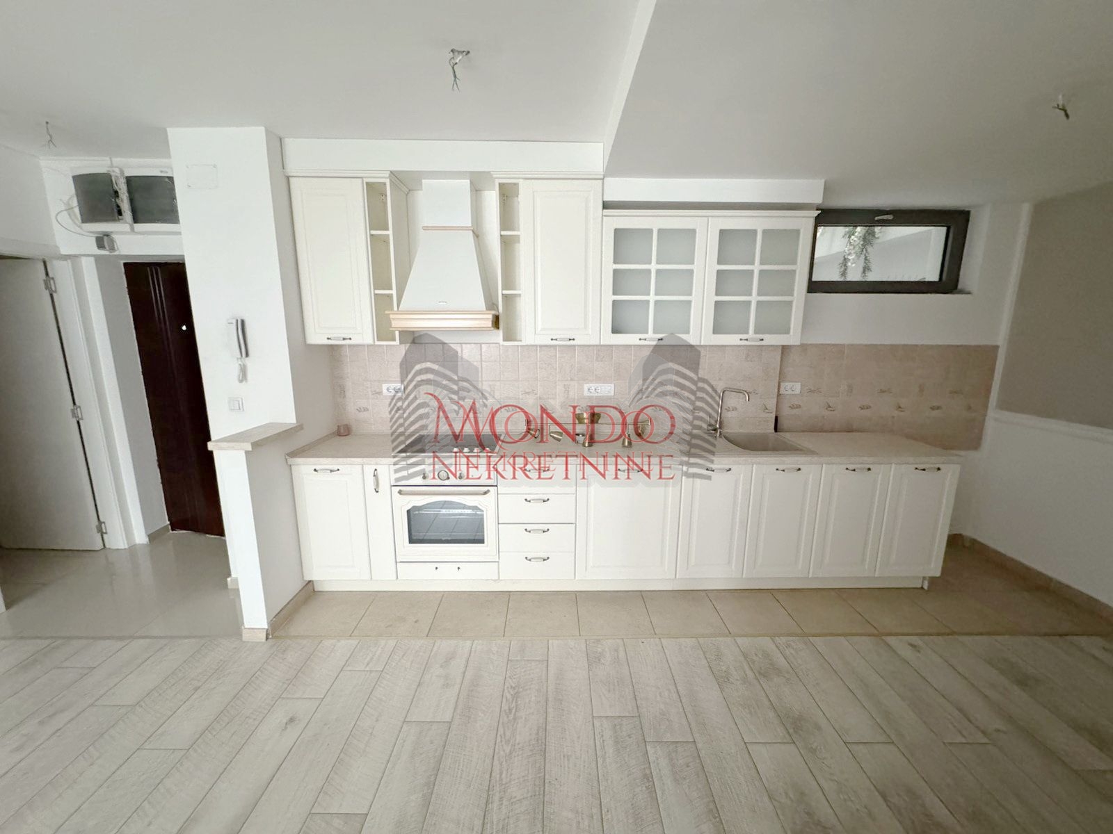 Duplex cetvorosoban stan kod Doma zdravlja u novoj zgradi sa garazom 7