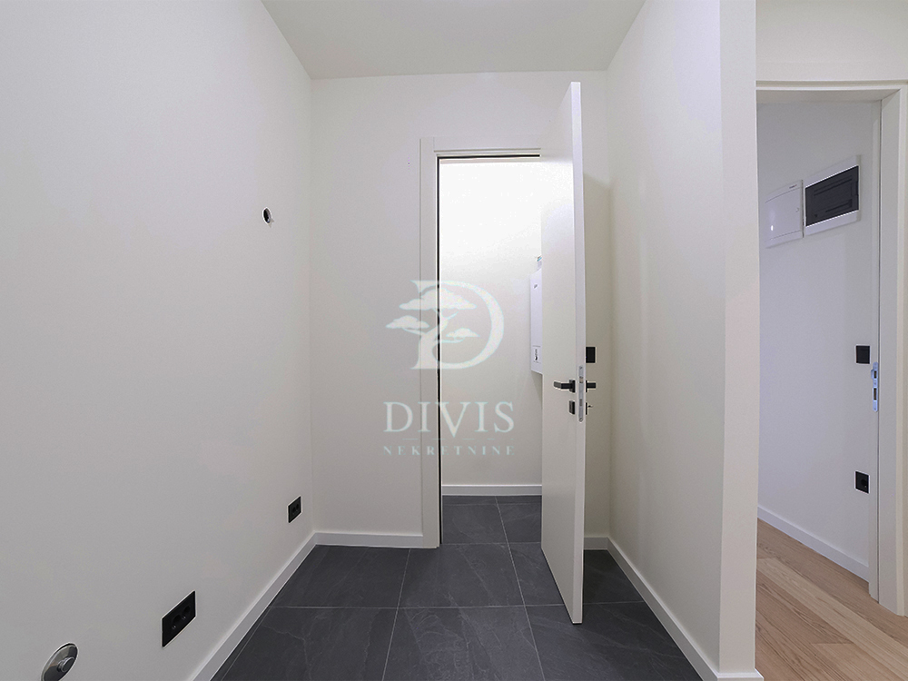 Renoviran 3 0 stan kod Skadarlije  70m2  parking 4