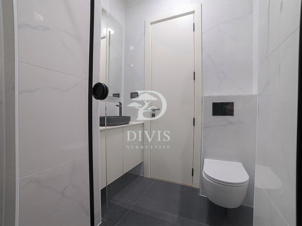 Renoviran 3 0 stan kod Skadarlije  70m2  parking 5