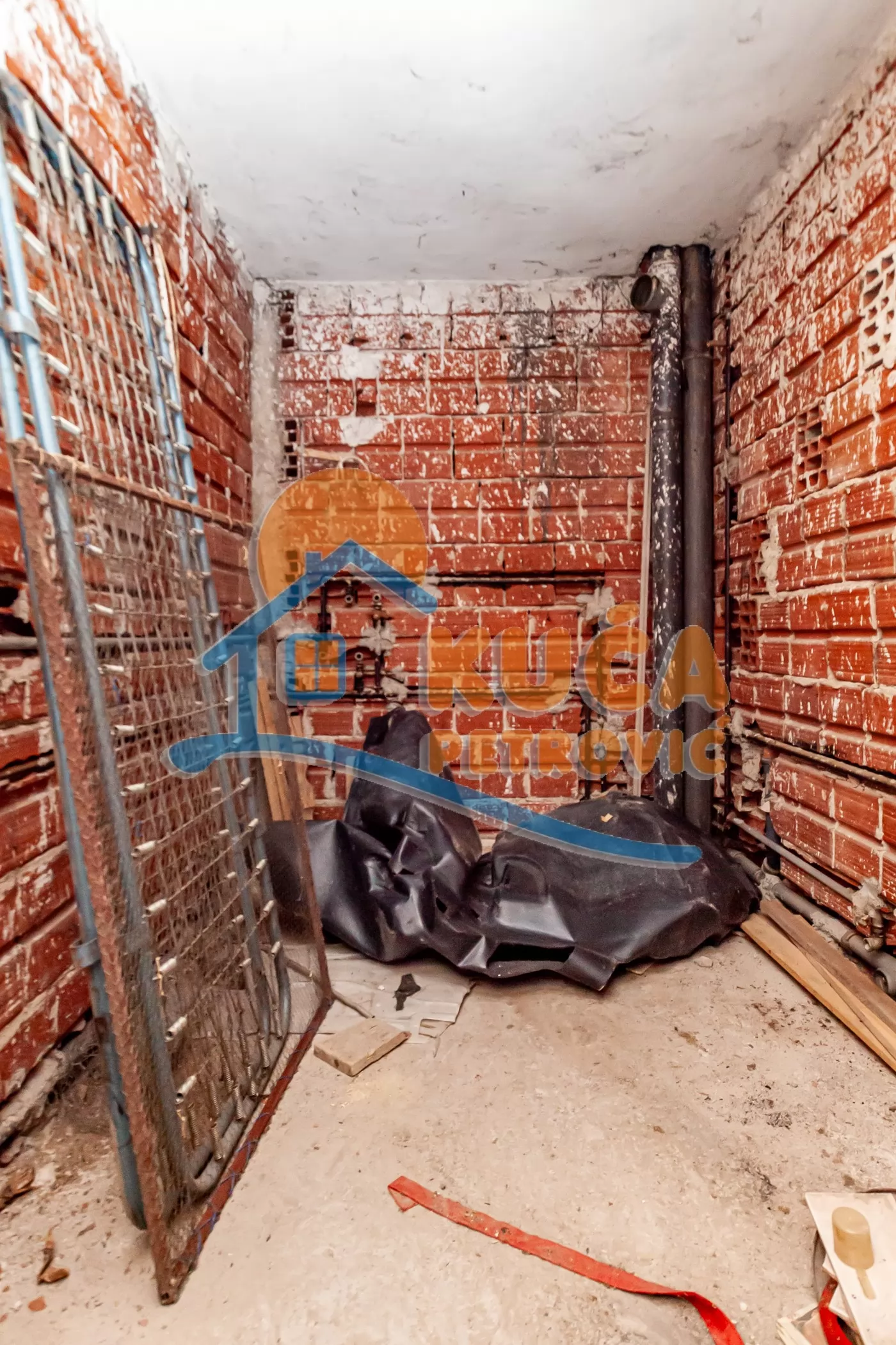 četvorosobna kuća, 300 m2, Crveni krst, Palmotićeva ID: p-015181 23