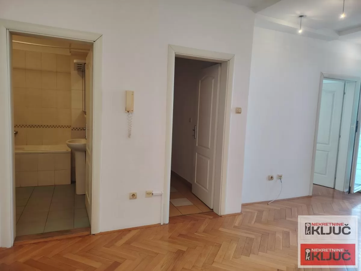 BULEVAR, 46m2, Dvosoban kod Futoške pijace 1