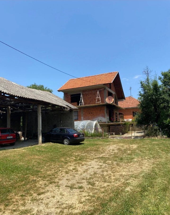 Prodajem seosko domacinstvo sa okolnim placem 3