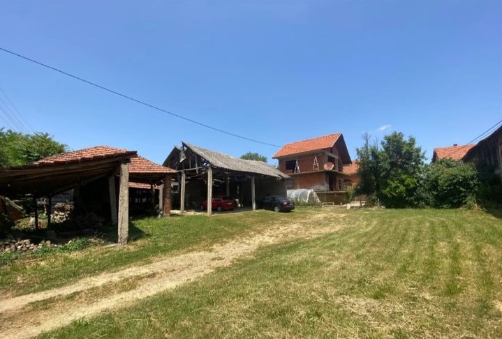 Prodajem seosko domacinstvo sa okolnim placem 4