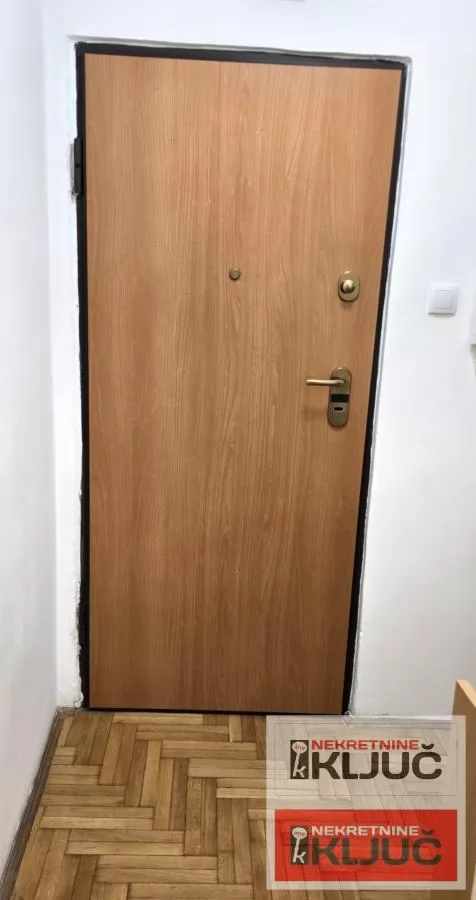 SAJMIŠTE IZDAJE SE MODERNO OPREMLJENA GARSONJERA 10