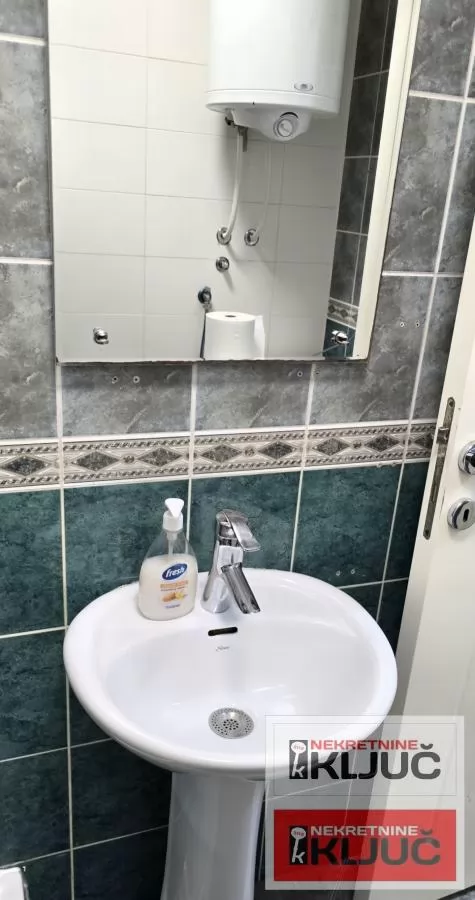 SAJMIŠTE IZDAJE SE MODERNO OPREMLJENA GARSONJERA 11