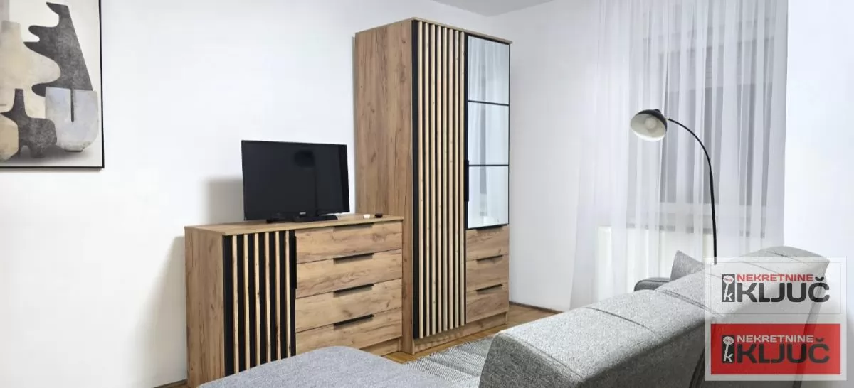 SAJMIŠTE IZDAJE SE MODERNO OPREMLJENA GARSONJERA 17