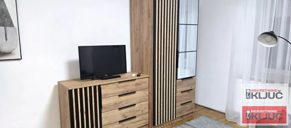 SAJMIŠTE IZDAJE SE MODERNO OPREMLJENA GARSONJERA 7