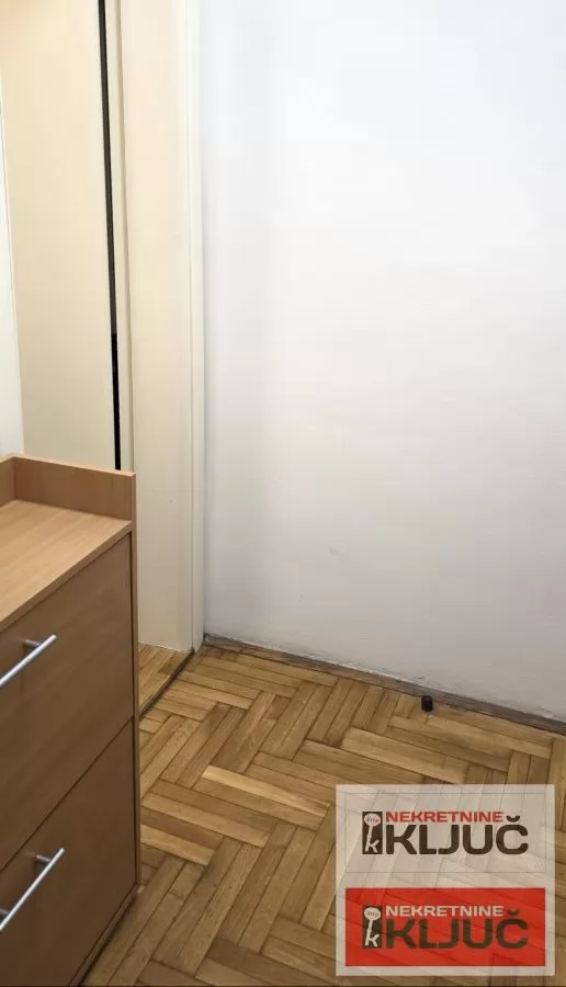 SAJMIŠTE IZDAJE SE MODERNO OPREMLJENA GARSONJERA 8