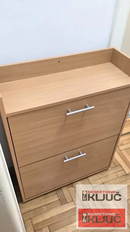 SAJMIŠTE IZDAJE SE MODERNO OPREMLJENA GARSONJERA 9