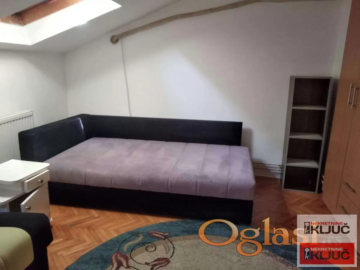 SOCIJALNO -nameštena garsonjera od 15.novembra 1