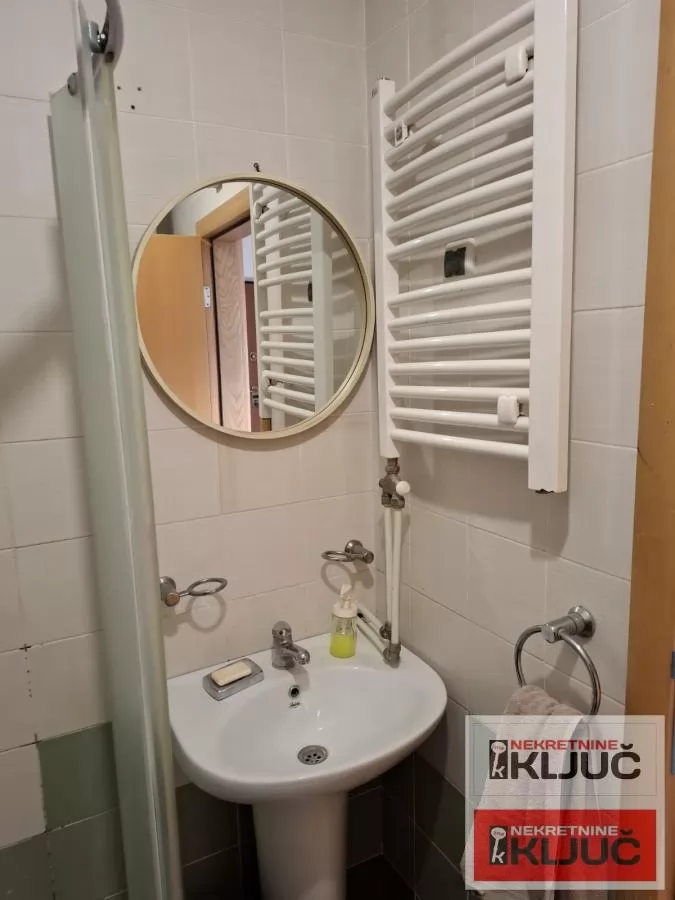 Dobra garsonjera u strogom centru grada 10