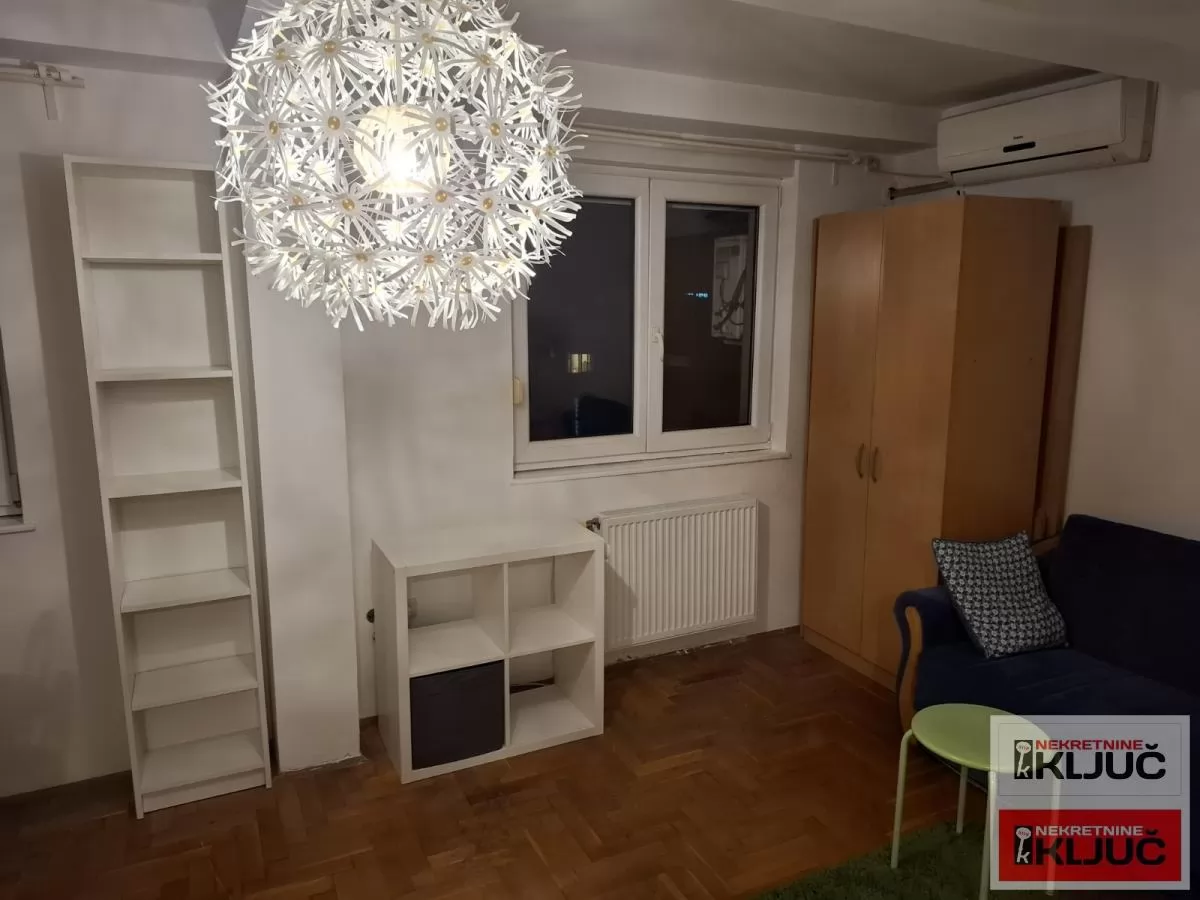 Dobra garsonjera u strogom centru grada 4